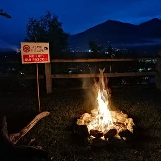 Anche il  Comitato Salvaguardia Allevatori del Vco ha acceso i falò per protestare contro i pericoli dei lupi