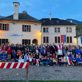Festa a sorpresa per i vent'anni a Druogno di don Paolo Montagnini
