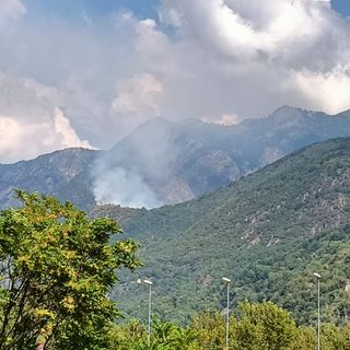Grosso incendio sulle alture tra Beura e Cosasca FOTO