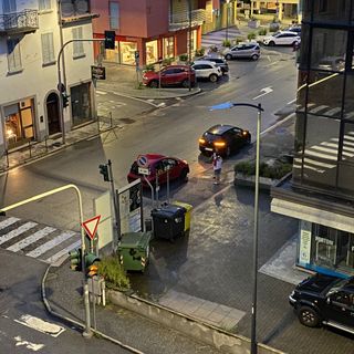 Semaforo guasto da mesi: un pericolo per gli automobilisti domesi