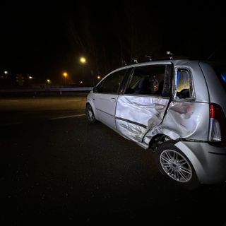 Scontro tra un'auto e un camion tra Villa e Beura FOTO