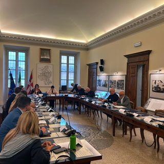 Scontro in consiglio su eventi e turismo: “Città ferma” ; la replica: “Presenze in crescita”