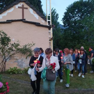 Festa di Santa Rita, tanti fedeli alla messa tra processione, rose e pellegrinaggio
