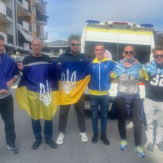 Vasyl Matviychuk partito da Domo con 6 ambulanze per portare aiuti in Ucraina FOTO E VIDEO
