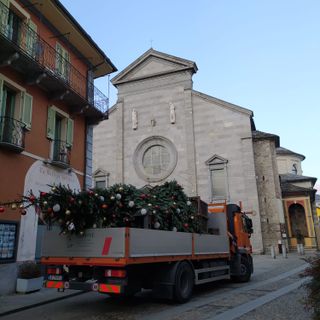 Tornano sulle montagne gli alberi di Natale domesi. VIDEO