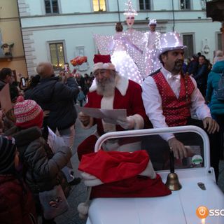 Con i mercatini Babbo Natale arriva in città 