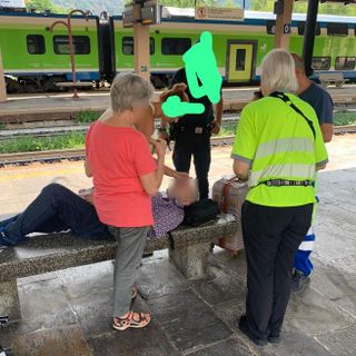 Anziano cade sulle scale della stazione. Nuova segnalazione sul disservizio dell'ascensore