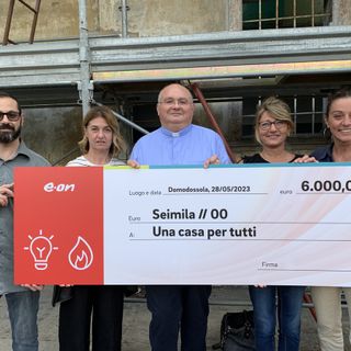Donazione di E.On alla parrocchia domese