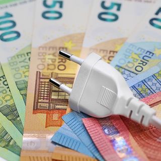 Negli ultimi anni stangata su luce e gas