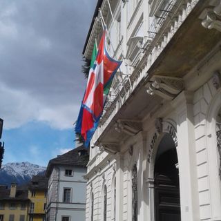Bandiere a mezz'asta e minuto di silenzio del sindaco per la Giornata nazionale in memoria delle vittime dell'epidemia da Coronavirus