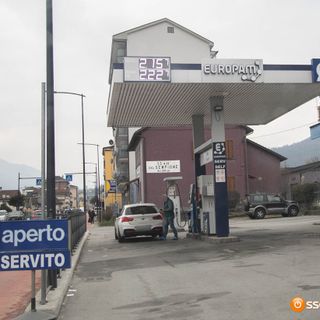 Caro benzina: azzerare le accise, per  le famiglie un risparmio di 874 euro