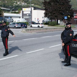 Crevola, 77enne ubriaco investe un uomo