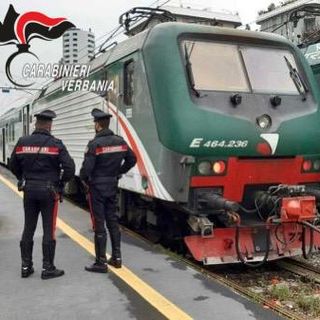 Ruba il cellulare e minaccia con un coltellino il proprietario, denunciato 27enne cusiano