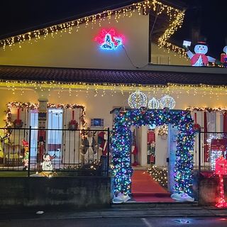 A Villadossola la casa con gli addobbi di Natale in stile americano FOTO
