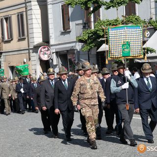 Tanta gente alla prima sfilata del centenario delle Penne nere domesi FOTO E VIDEO