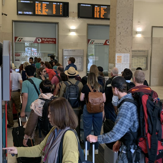 Stop ai treni tra Domo e Stresa, caos in stazione