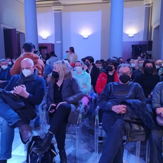 Tanti giovani e 'meno' giovani all'incontro domese con don Alberto Ravagnani VIDEO