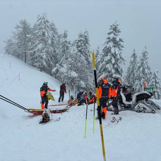 Simulazione di valanga alla Piana, il Soccorso alpino e il Soccorso piste uniscono le forze FOTO