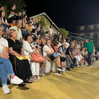 Chiesa gremita e una grande festa all’oratorio per salutare don Alberto  FOTO