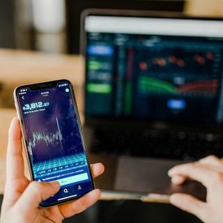 Il Trading e la Situazione Attuale sui Titoli Nasdaq: Intel, Tesla, Apple e Amazon