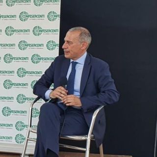 Fiepet, la lista della spesa per aiutare il commercio: “Caro bollette la priorità ma chiediamo sgravi fiscali e una webtax”