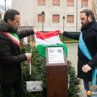 “Per non dimenticare”, scoperta la targa commemorativa in Piazza Repubblica FOTO