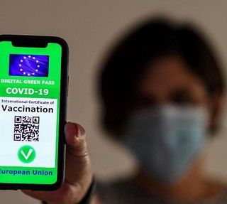 In Svizzera niente green pass per ristoranti, bar e teatri