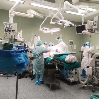 Eccezionale intervento salva la vita ad una donna: alle Molinette asportato tumore ovarico di 70 chili