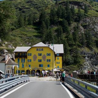 Raduno motoristico alla cascata del Toce