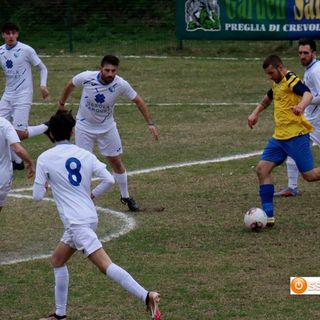Il pallonetto con cui Martinella porta in vantaggio il Villa nel primo tempo