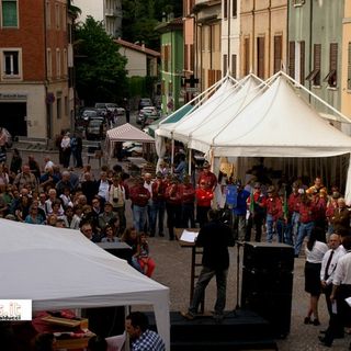 La piazza di Mercato Saraceno, il giorno del gemellaggio con Villadossola