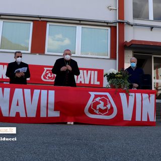Momento di preghiera e riflessione alla Vinavil con il vescovo Brambilla