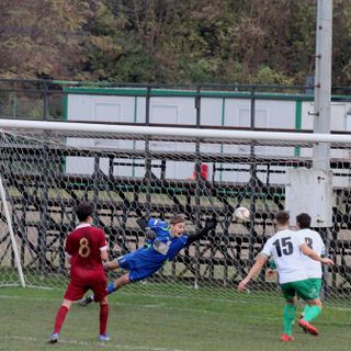 Nella foto: il gol della vittoria per il Vogogna siglato da Barone