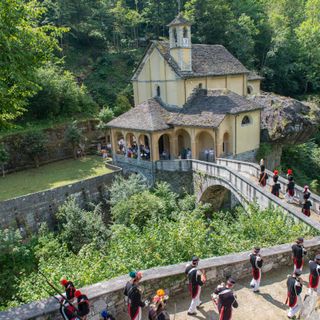Festegiamenti di S.Valentino con parata della Milizia