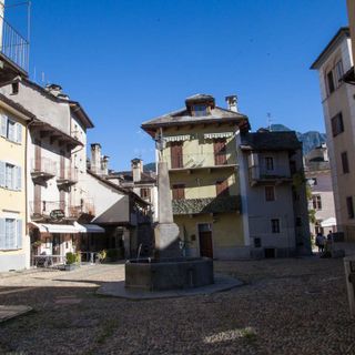 La 'Piazza della solidarietà' torna ai mercatini natalizi di Domodossola