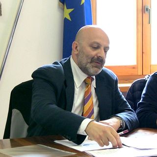 Ferroni: "Auguri di Natale ai cittadini Crevolesi: momenti di serenità e speranza per il futuro" Ferroni: "Auguri di Natale ai cittadini Crevolesi: momenti di serenità e speranza per il futuro"