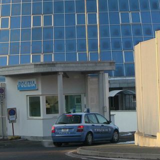 Donna svizzera in contromano sulla superstrada rischia un frontale con la polizia