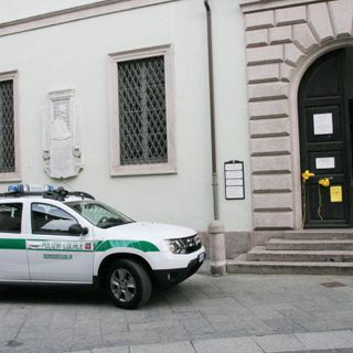 Non raccoglie i bisogni del cane: multa da 400 euro