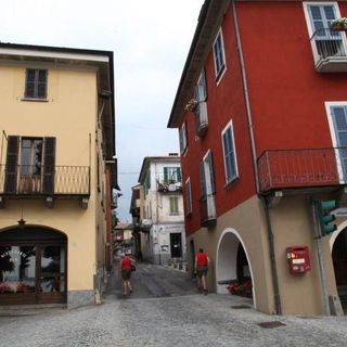 Per filo e per segno:incontro creativo a Mergozzo