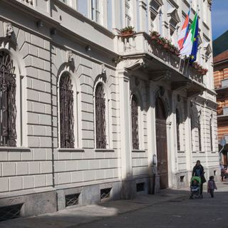Dal Comune mille euro per l'apparecchio da donare alla chirurgia maxillo facciale del San Biagio