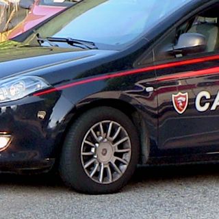 Fermato con due coltelli, denunciato dai carabinieri per porto abusivo
