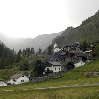A Cheggio l’inaugurazione della ‘Panchina gigante’