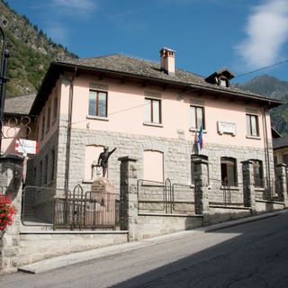 Antrona Schieranco si unisce ai comuni ossolani contrari a lupi e orsi