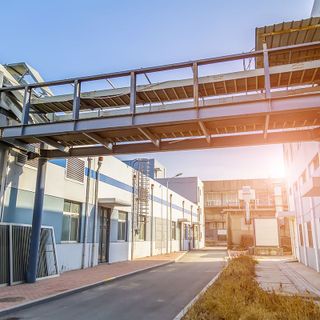 Tiene il tessuto produttivo del Piemonte Nord Orientale: incertezze e rincari frenano la ripresa