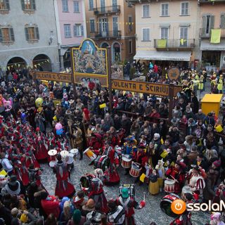 Domodossola prepara il Carnevale: la consegna delle chiavi sul balcone del municipio