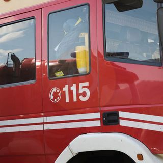 Incendio nei boschi intorno al lago di Mergozzo