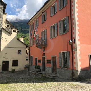 Dolcetti o carbone dalla Befana per i bambini di Varzo