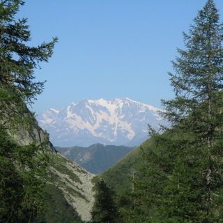 Bando da 700 mila euro per migliorare i percorsi turistici nelle aree rurali di laghi e monti