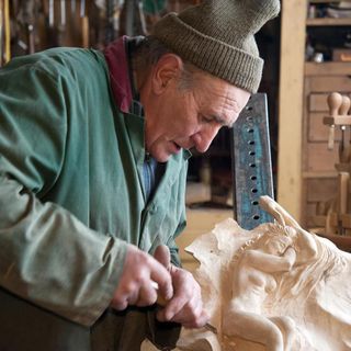 Arte e tradizioni con gli scultori del legno sulla Via dell'Abate