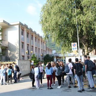 Maturità, questa mattina si parte con il tema. Chiorino agli studenti: &quot;Abbiamo bisogno del vostro talento&quot;